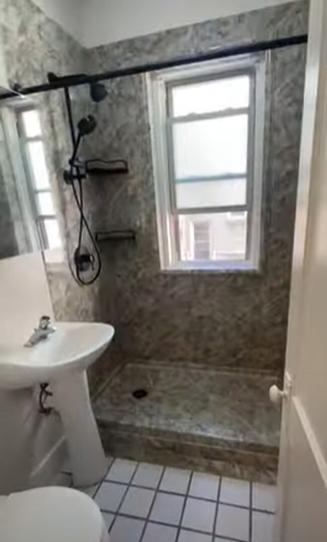 Building Photo - Beautiful Studio Condo in Vibrant Brighton!