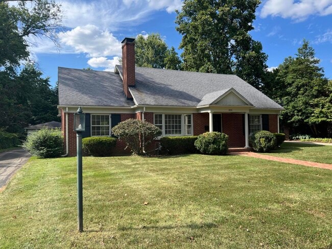 Building Photo - 405 Holiday Rd