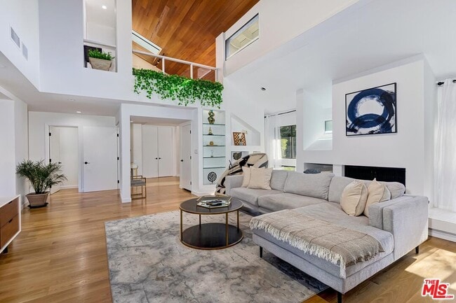 Building Photo - 612 Elm Dr