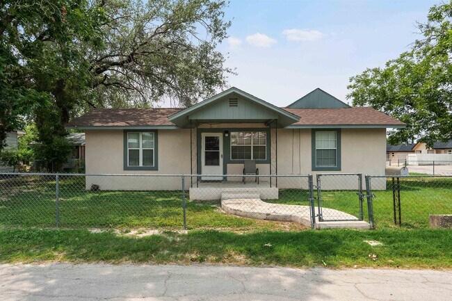 Foto del edificio - 1202 Gillis Ave