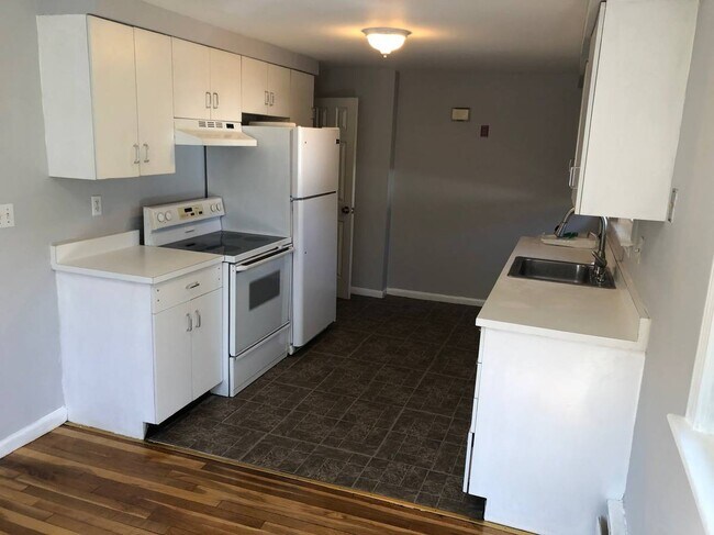 Kitchen - 271 Cross St