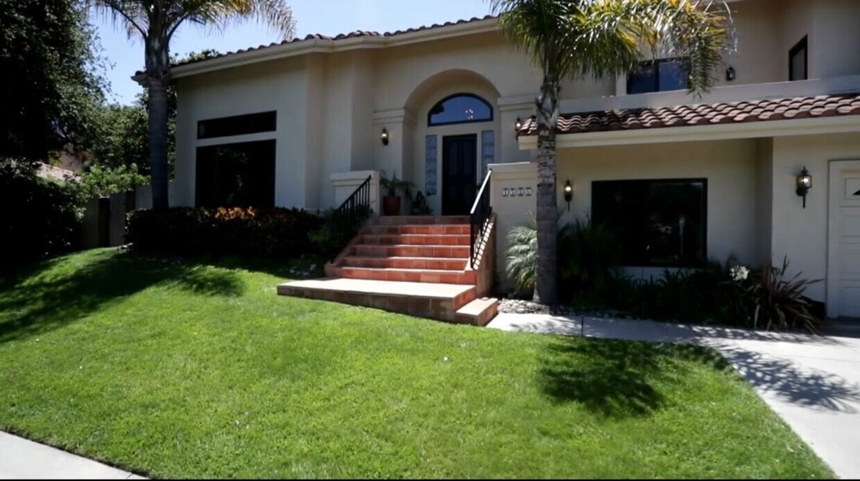 Primary Photo - Beautiful tri level home in Grover Beach