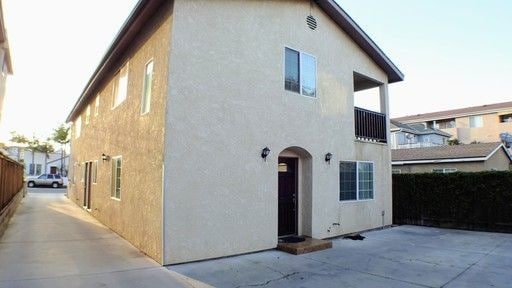 Building Photo - Beautiful 2 Story Townhome with 2 Car Garage