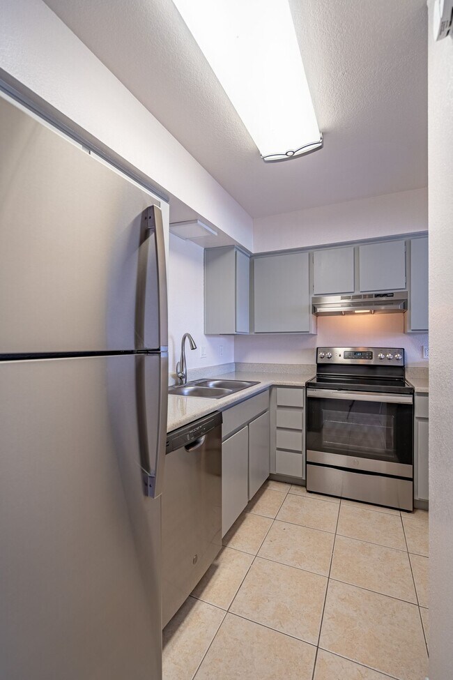 Tides on West Thomas 5704 W Thomas Rd Phoenix, AZ Apartments for Rent in Phoenix