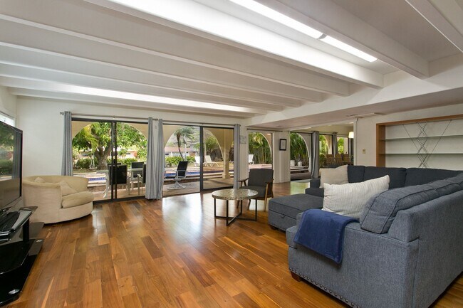Building Photo - 6777 Hawaii Kai Dr