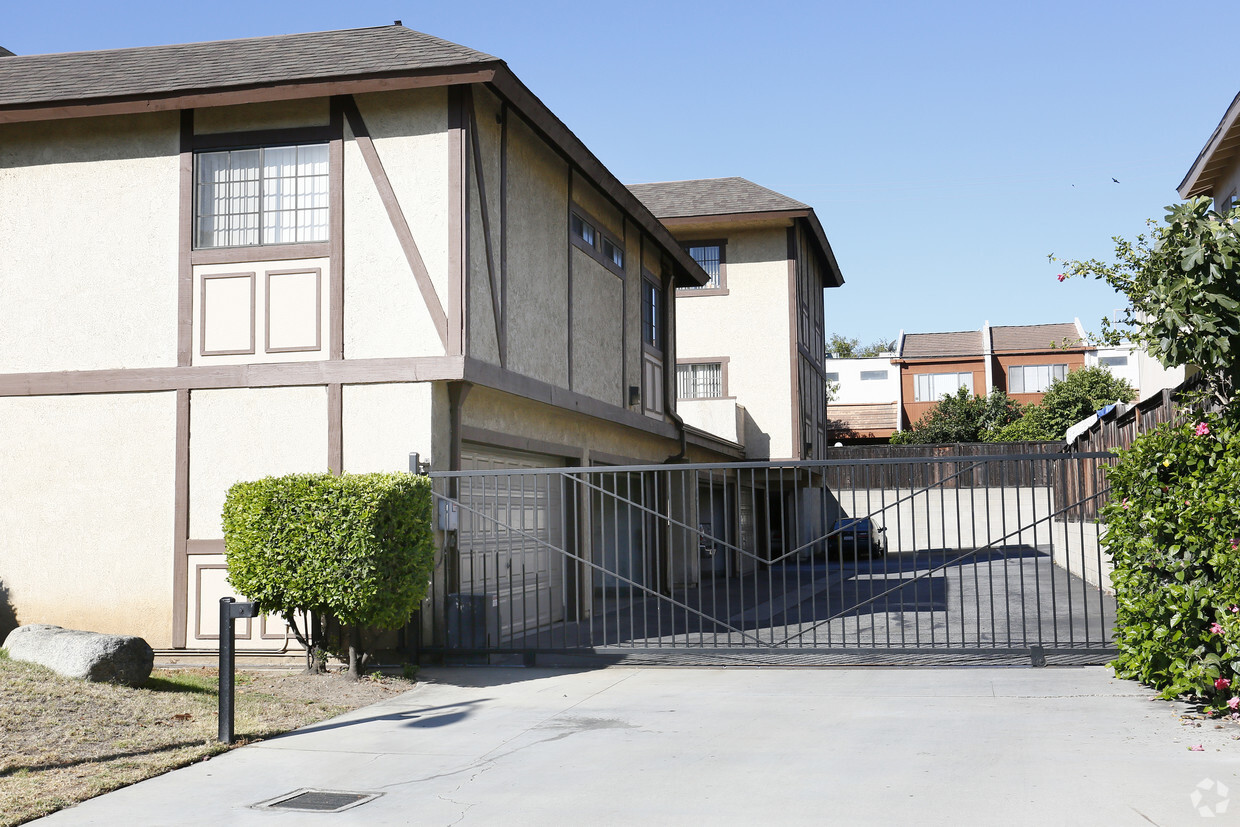 Building Photo - 425 S Stoneman Ave