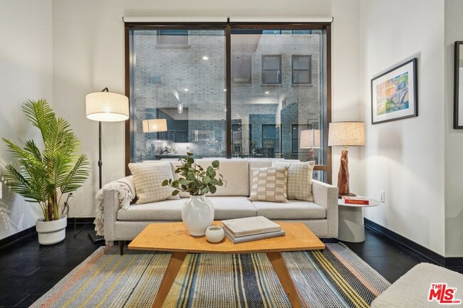 Foto del edificio - 655 S Hope St