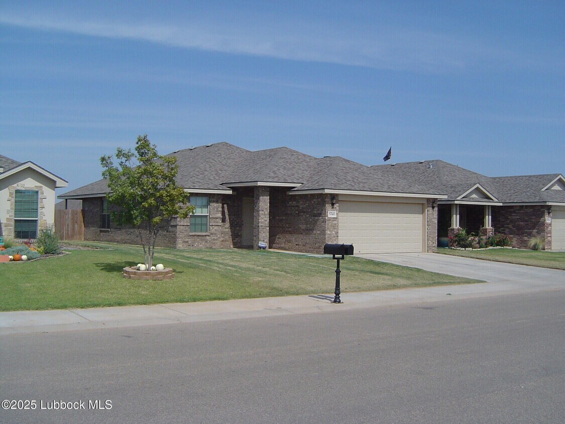 Foto principal - 5740 110th St