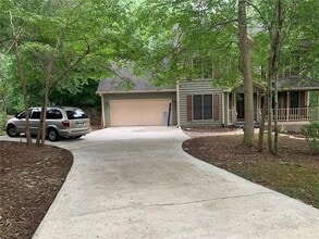 Building Photo - 5613 Spruce Ln