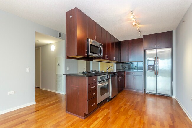 Building Photo - 9725 Woods Dr