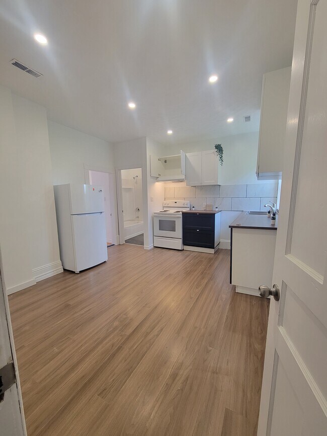 Photo du bâtiment - 2077 S Main St