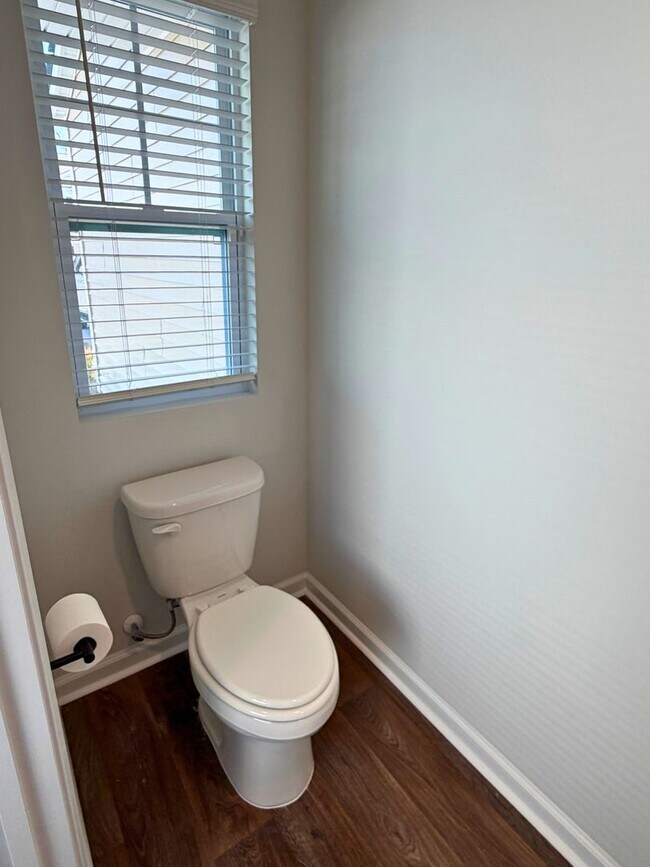 Building Photo - Practically brand new 4 bedroom home !