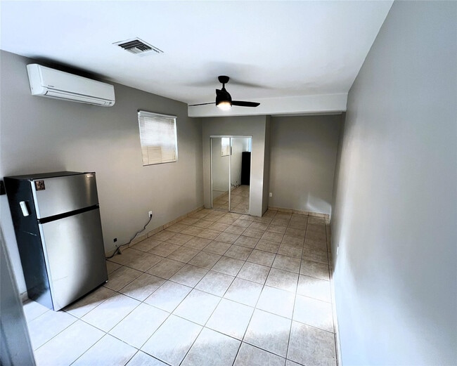 Building Photo - 2726 Adams St