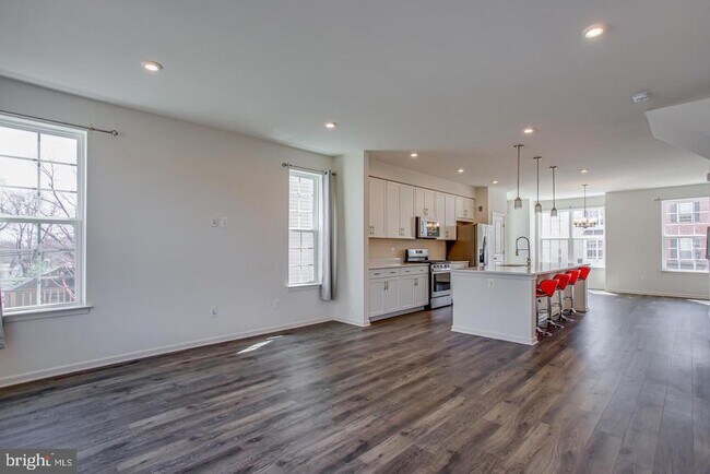Foto del edificio - 1606 Dorothy Ln