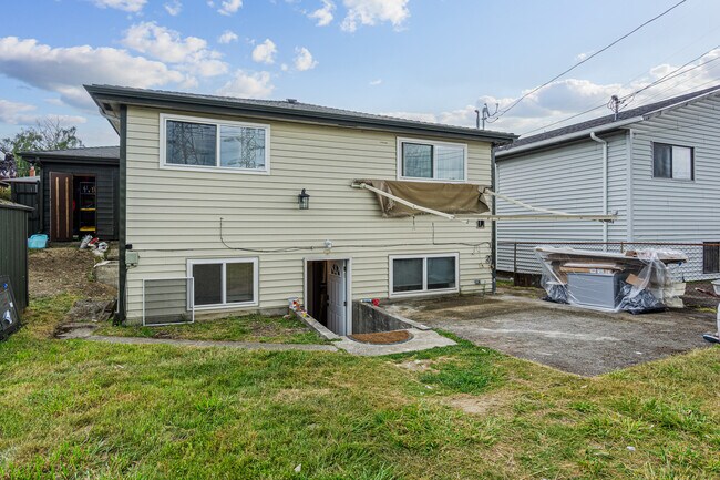 Building Photo - 5310 24th Ave S