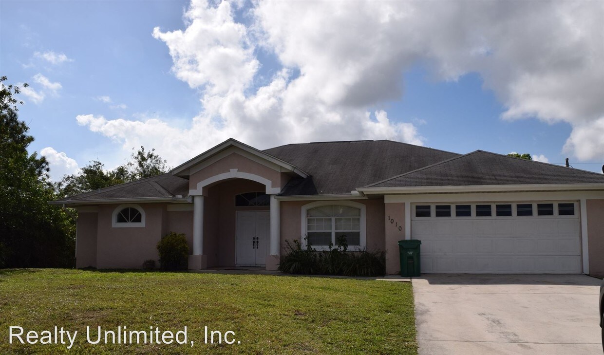 Foto principal - 3 br, 2 bath House - 1010 SW Alcantarra Blvd.