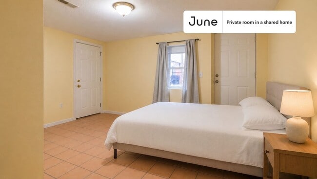 Building Photo - Room in Shared 3 bed/2 bath home