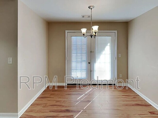 Building Photo - 213 Toby Springs Ln