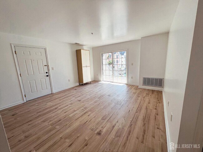 Foto del edificio - 1025 Dogwood Ct