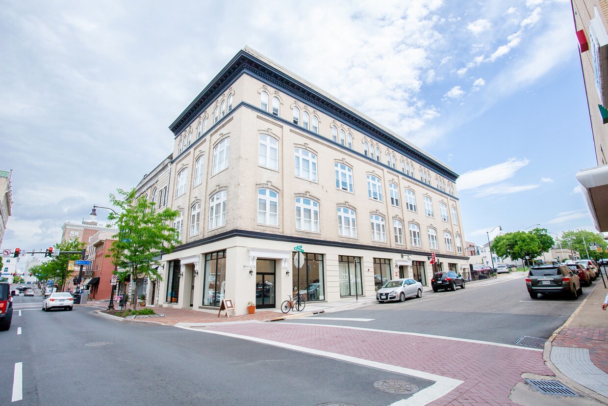 Primary Photo - 122 S Main St