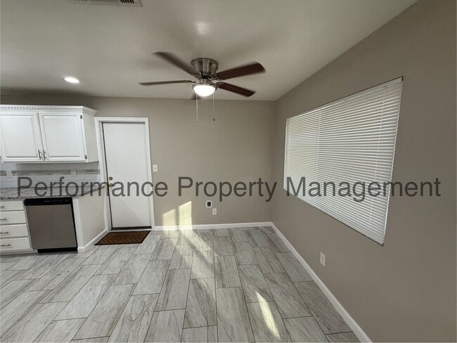 Building Photo - Charming 3 Bed/1 Bath Home w/ RBP & Security Deposit Alternative Option