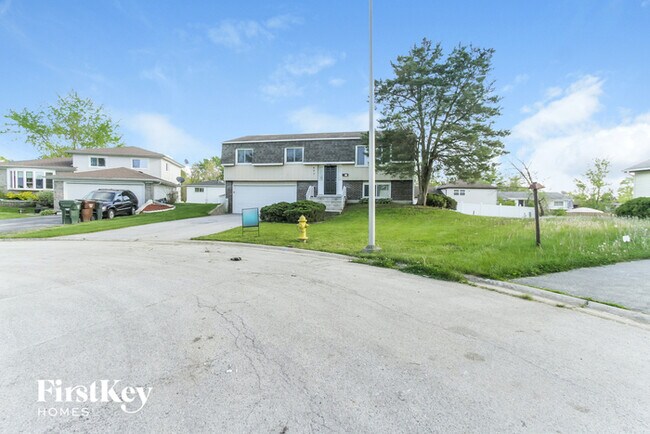 Building Photo - 607 Sullivan Ln