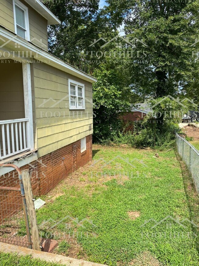 Building Photo - 110 N Prevost St