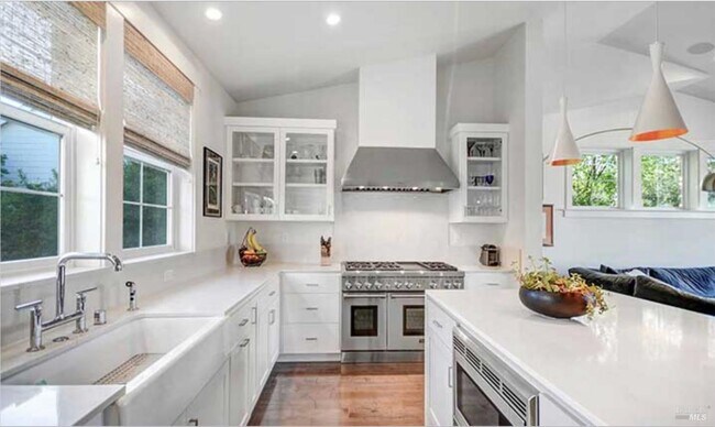 Foto del edificio - 230 Newcomb St