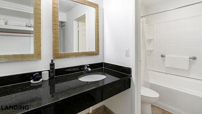 Building Photo - 2851 Maingate Village Cir
