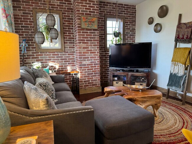 Building Photo - 10417 S Grant Ave