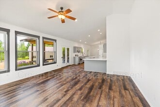 Building Photo - 2530 E Edgewood Dr