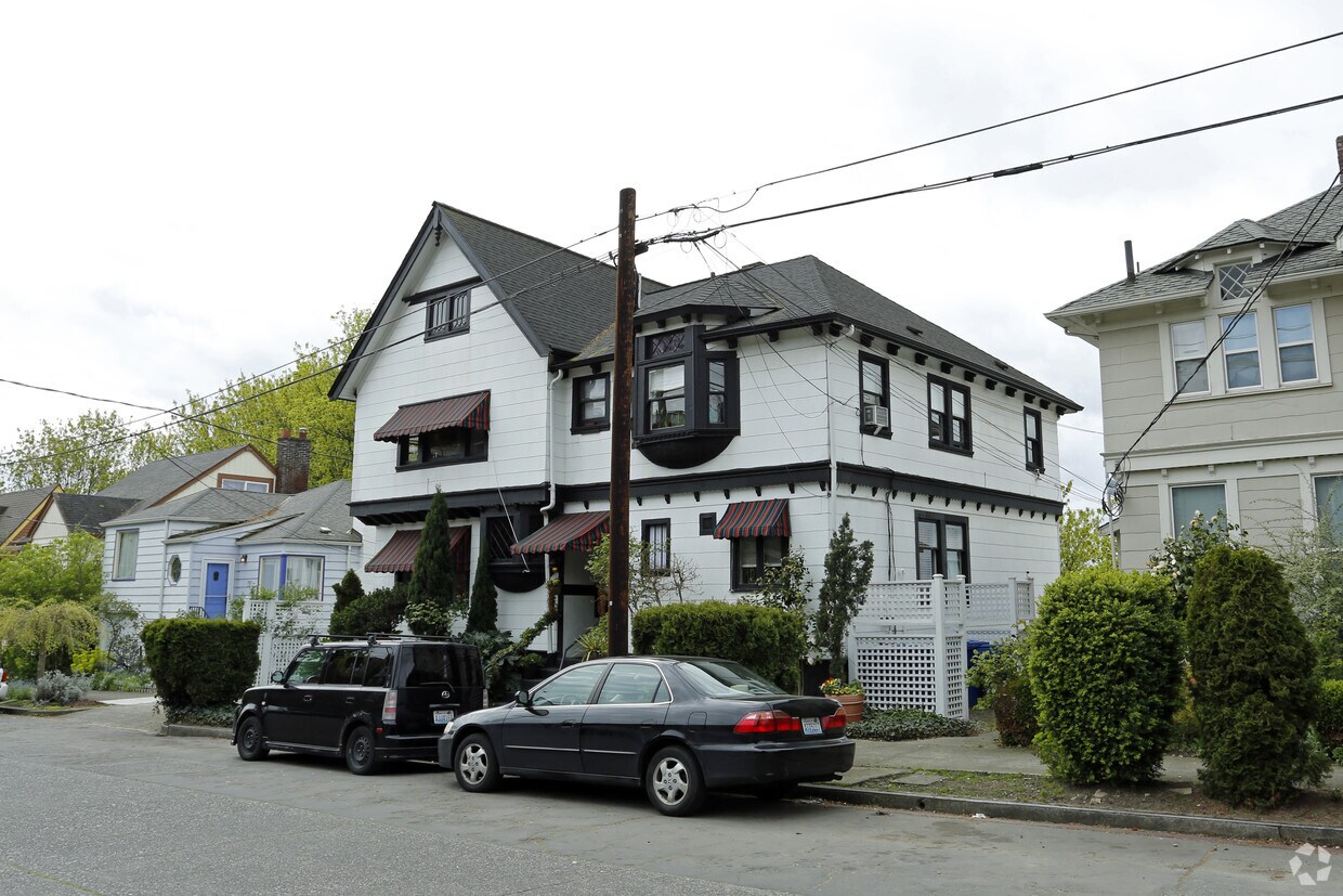 Building Photo - 1745 12th Ave S