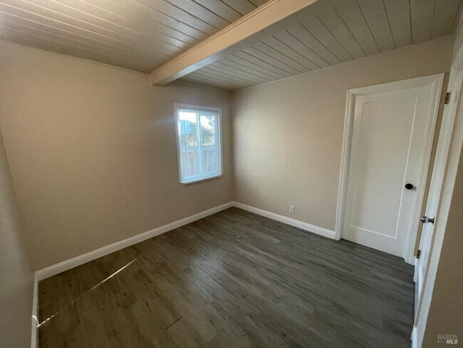 Building Photo - 957 Oakwood Ave