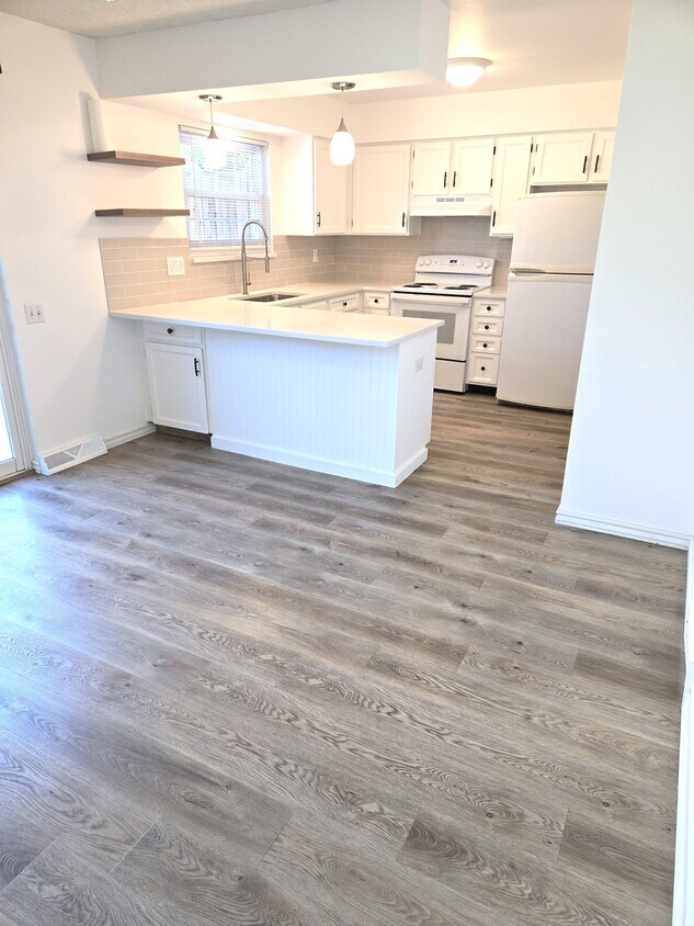 Área de cocina - 8731 E Amherst Dr