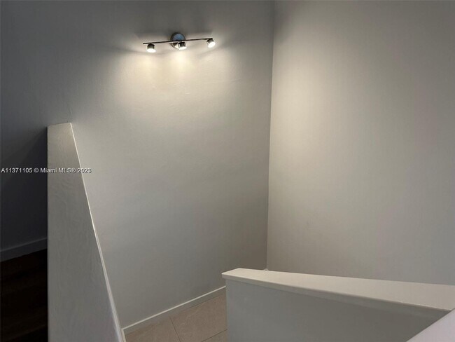 Building Photo - 1541 Brickell Ave