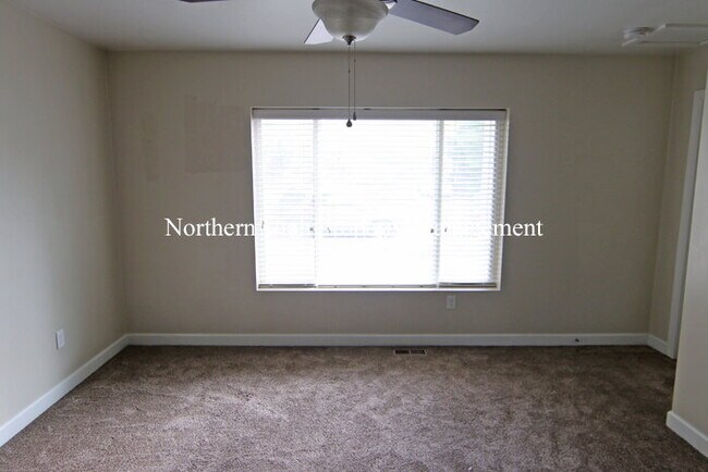 Foto del edificio - 1 Bed 1 Bath Lower Unit