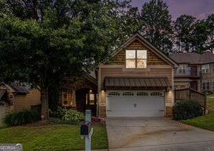 Building Photo - 180 Greenview Dr
