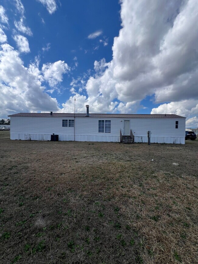 Foto del edificio - 2 BR | 2 BA in Pikeville! Trash Pick-Up Included!