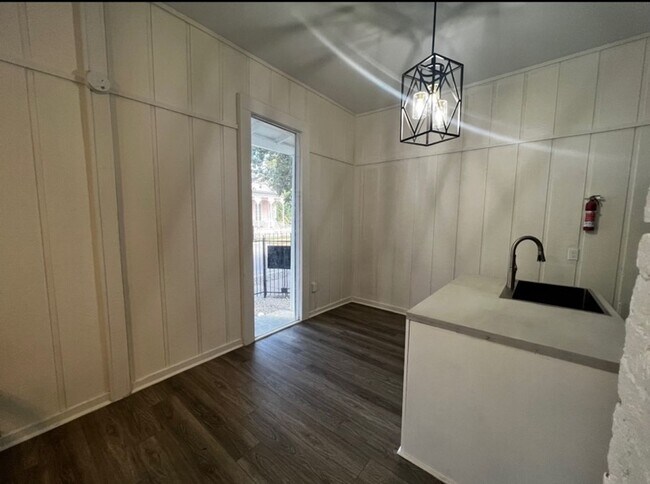 Foto del edificio - 2bd/1ba with New Appliances Near Campus Located on Oak St. Text 510-631-1171 for more info!