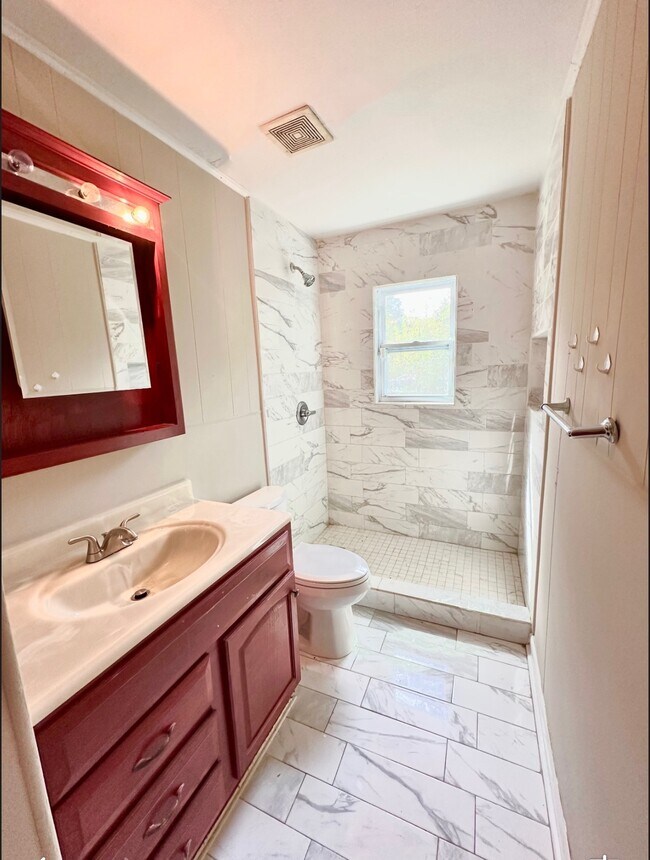 Building Photo - 320 Washington St