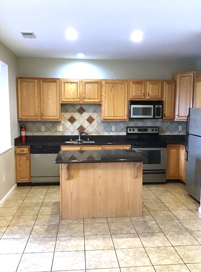 Foto del edificio - 3-bedroom, 2.5-bathroom Townhome