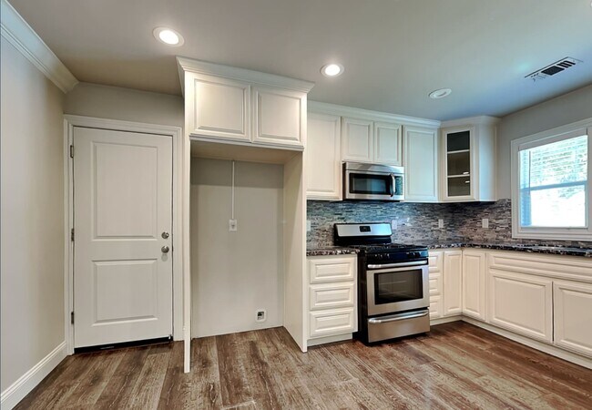 Building Photo - 464 Jewel Stone Way