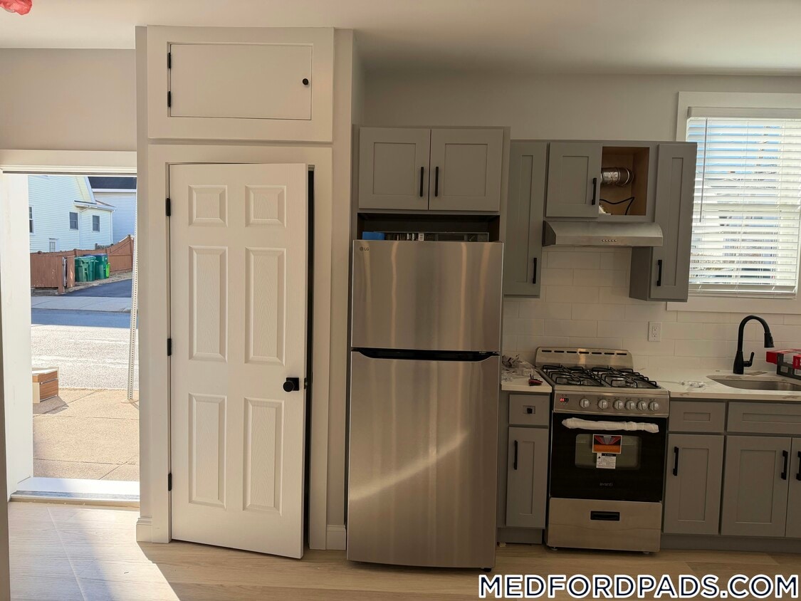 Building Photo - 121 Winthrop St