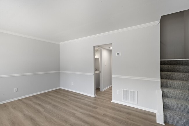 Foto del edificio - Renovated Hilltop Village Townhouse-Available 5/15/26