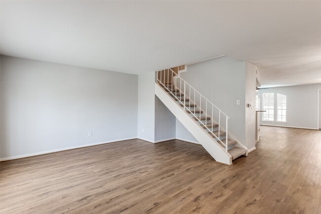 Building Photo - 10816 Briar Forest Dr