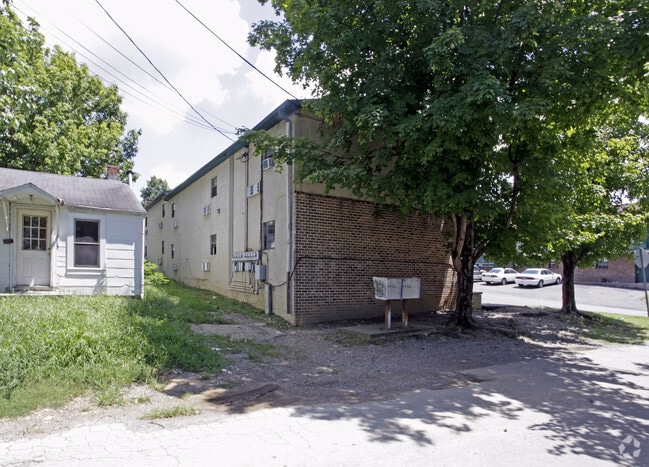 Building Photo - Genesis Apartments 2
