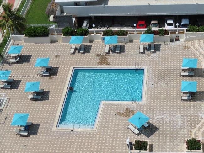 Foto del edificio - 5701 Collins Ave