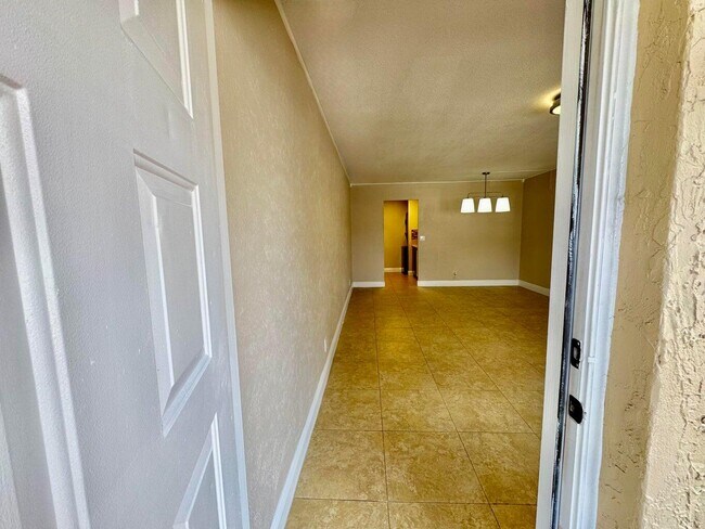 Foto del edificio - 10008 Twin Lakes Dr