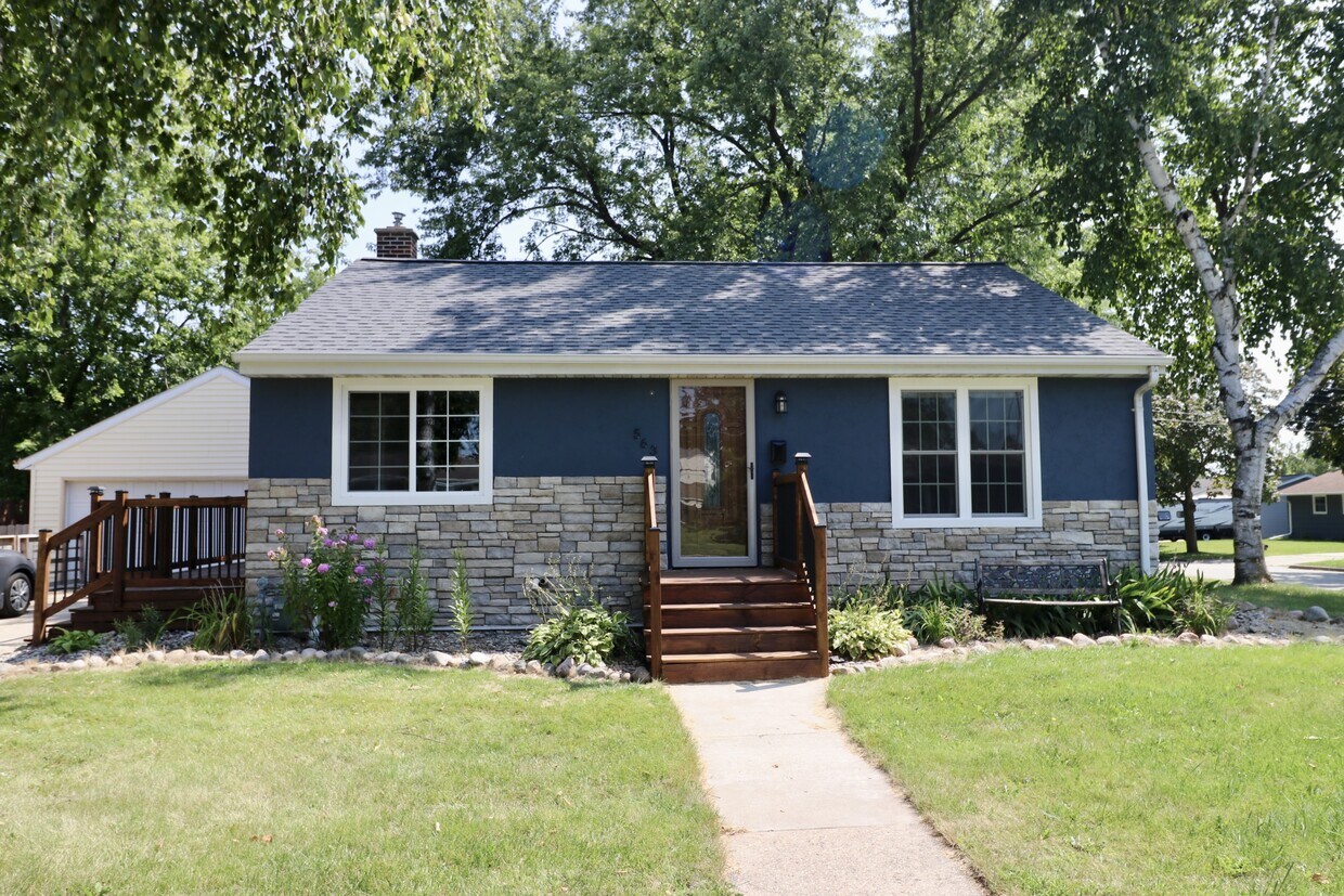 Foto principal - 563 Suburban Dr