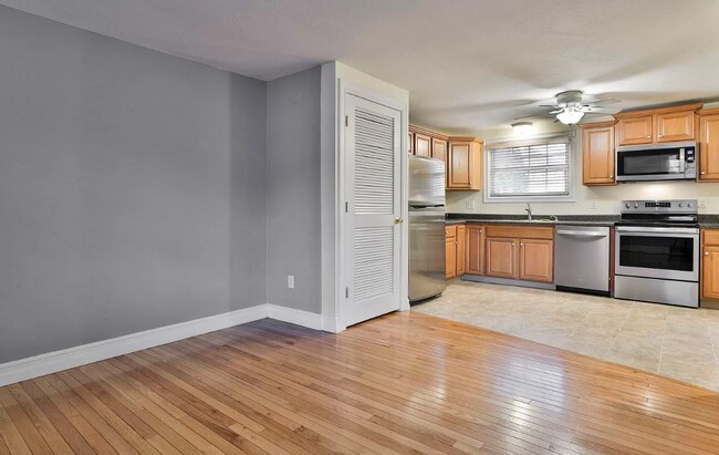 Building Photo - 1522 Candia Rd